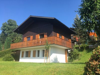 Chalet Muse. zum Gartenbereich die 3 Schlafzimmer, oben Wohnbereich & Küche
