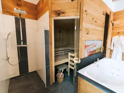 Regendusche, Sauna, Whirlpool für 2
