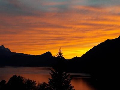 Blick von der Terasse, zum Pilatus und Bürgenstock. Abendsonne.
