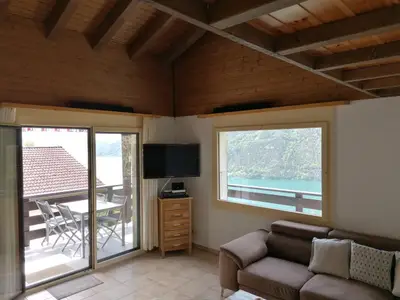 Wohnzimmer / TV / Aussicht