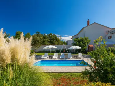 PoolOfHouse