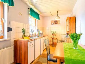 24013346-Ferienhaus-3-Sehlen-300x225-5