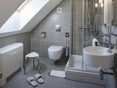 Badezimmer mit Dusche