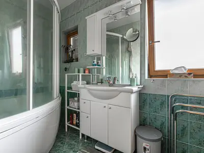 Badezimmer mit Badewanne