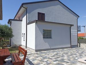 23388101-Ferienhaus-6-Senj-300x225-5