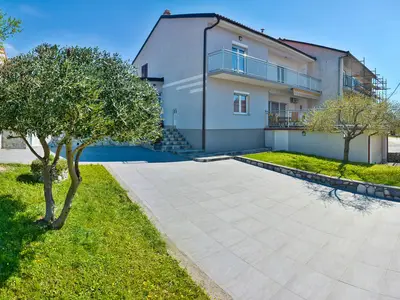 Ferienhaus für 6 Personen (200 m²) in Senj 1/10