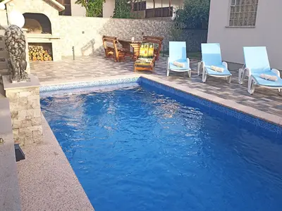 PoolOfHouse