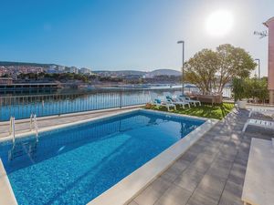 Ferienhaus für 10 Personen (170 m²) in Šibenik