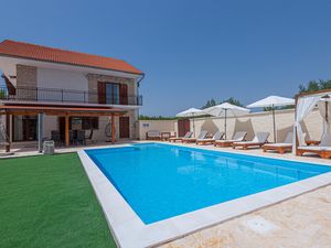 Ferienhaus für 8 Personen (180 m²) in Šibenik