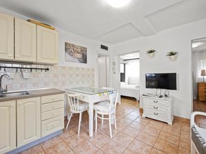 23767545-Ferienhaus-4-Sibenik-Brodarica-300x225-4