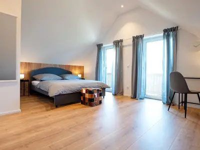 Schlafzimmer mit Doppelbett