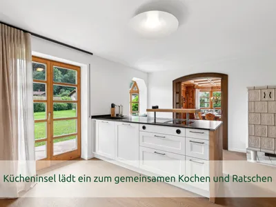 Kücheninsel lädt ein zum gemeinsamen Kochen und Ratschen