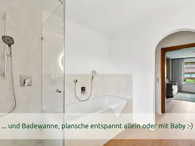 ... und Badewanne, plansche entspannt allein oder mit Baby :-)