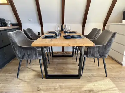 Essbereich mit 5 Stühlen