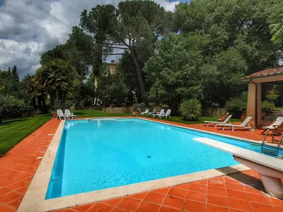 PoolOfHouse