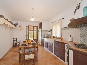 22678019-Ferienhaus-6-Sineu-300x225-0