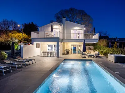Ferienhaus für 8 Personen (260 m²) in Sinožići 1/10