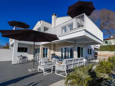 Ferienhaus für 8 Personen (260 m²) in Sinožići 8/10