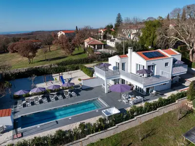 Ferienhaus für 8 Personen (260 m²) in Sinožići 2/10