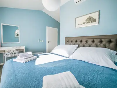 Ferienhaus für 8 Personen (260 m²) in Sinožići 6/10