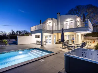 Ferienhaus für 8 Personen (260 m²) in Sinožići 10/10