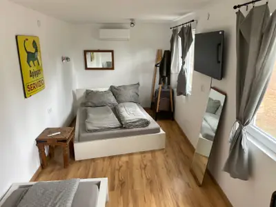 Schlafzimmer 1