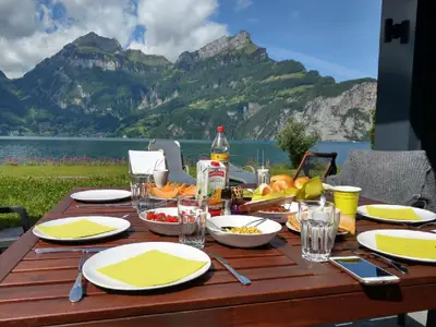 Panoramaaussicht vom Frühstückstisch