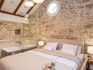 23945962-Ferienhaus-6-Skradin-300x225-0