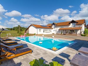 Ferienhaus für 16 Personen (260 m²) in Slunj