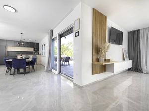 23284754-Ferienhaus-6-Smrika-300x225-3