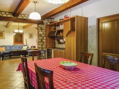 Blick vom Esszimmer auf das Wohnzimmer