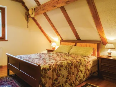 Schlafzimmer mit Doppelbett