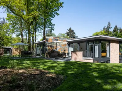 Außenseite Ferienhaus [Sommer]