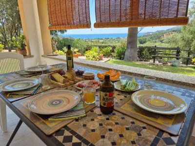 Mittagessen auf der Terrasse
