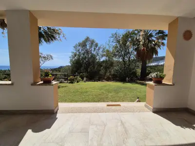 Unsere großzügige Vorderterrasse