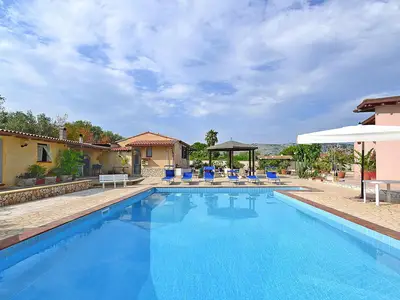 PoolOfHouse