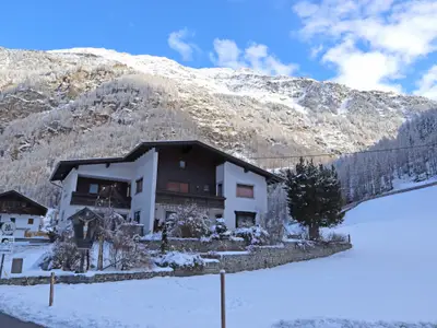 Außenseite Ferienhaus [Winter]