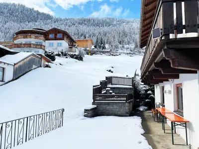 slope behind the house: ski in & out