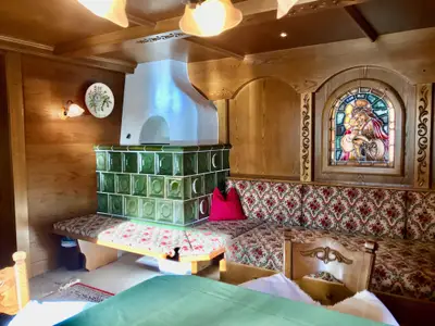 Stube mit Kachelofen