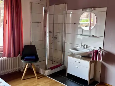 Schlafzimmer Dusche