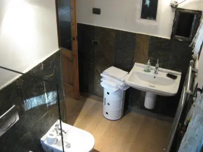 Badezimmer mit Dusche