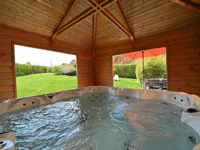 PoolOfHouse