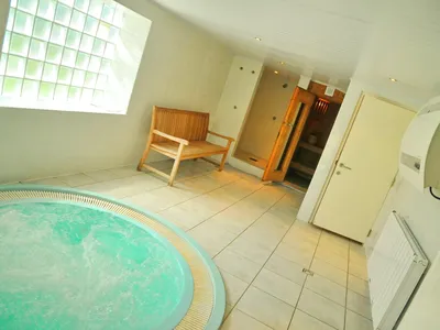 PoolOfHouse