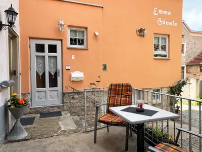 Terrasse mit Emma Häusle