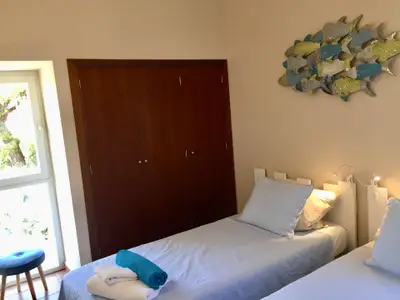 Schlafbereich. Schlafzimmer mit Einzelbetten im Obergeschoss