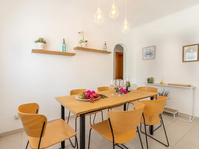 DiningRoom