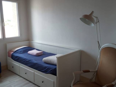 chambre 1 lit simple
