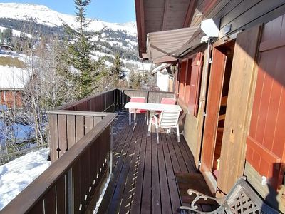 Terrasse mit Blick auf die RIschli Skipiste