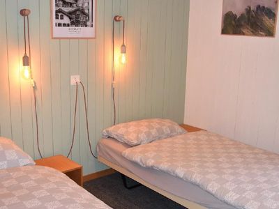 Schlafzimmer 2 mit zwei Einzelbetten.