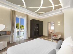 23205775-Ferienhaus-24-Sorrento-300x225-0